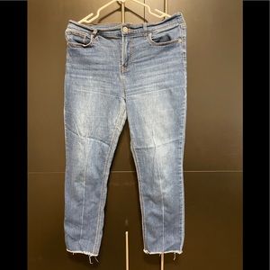 COPY - Old Navy the power Jean the perfect Street ankle with fray at the bottom